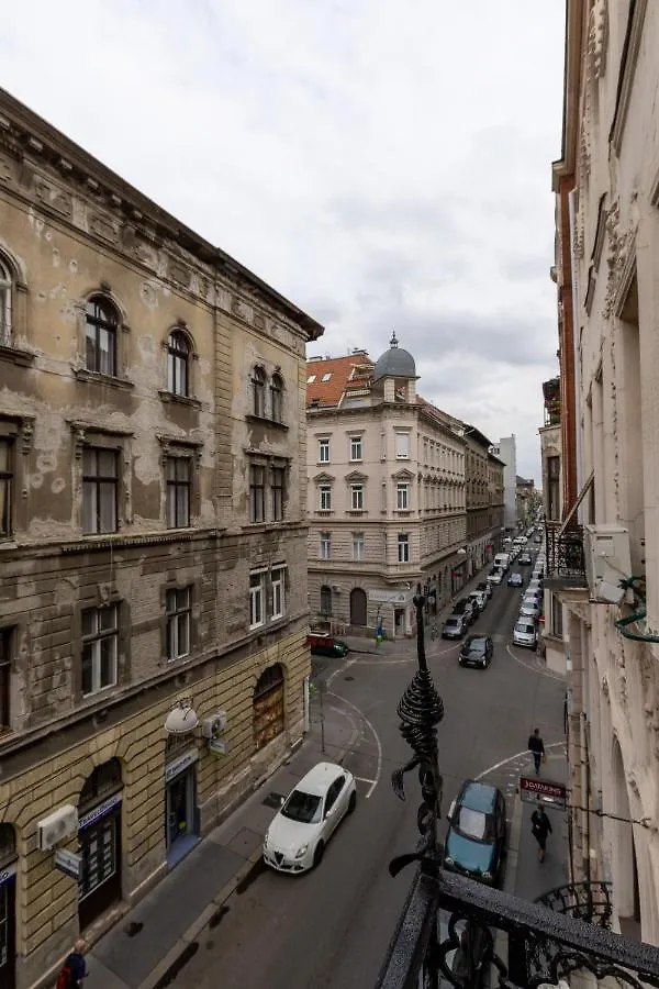 Apartment Csengery Deluxe Home With Balcony Budapest