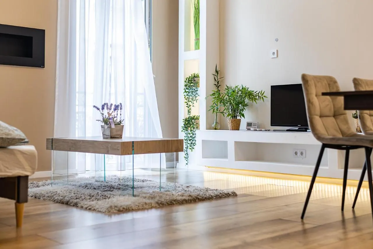 Apartment Csengery Deluxe Home With Balcony Budapest