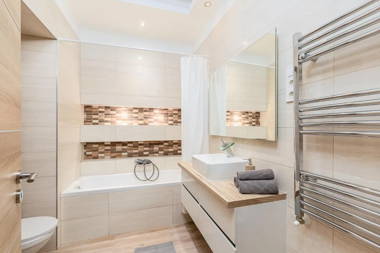 Csengery Deluxe Home With Balcony Budapest