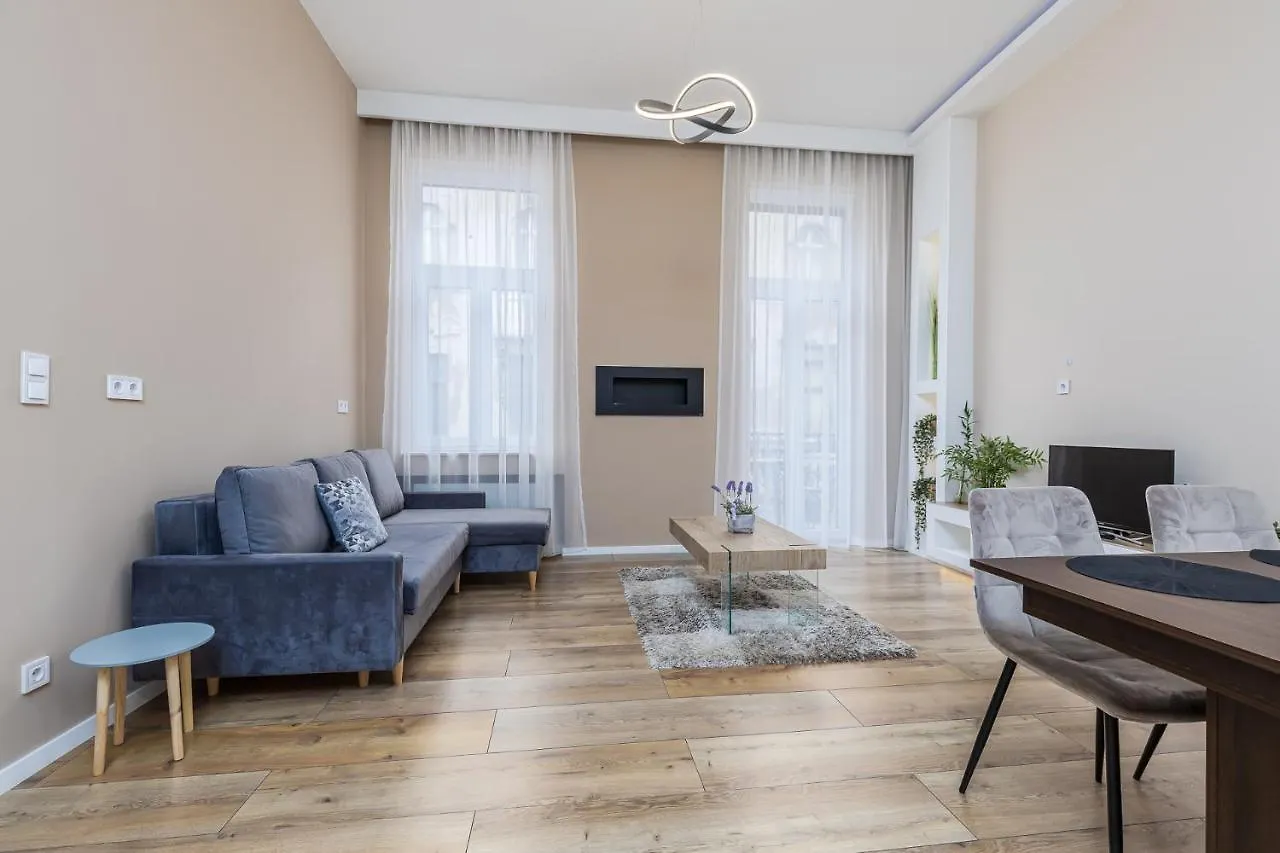 Csengery Deluxe Home With Balcony Budapesta