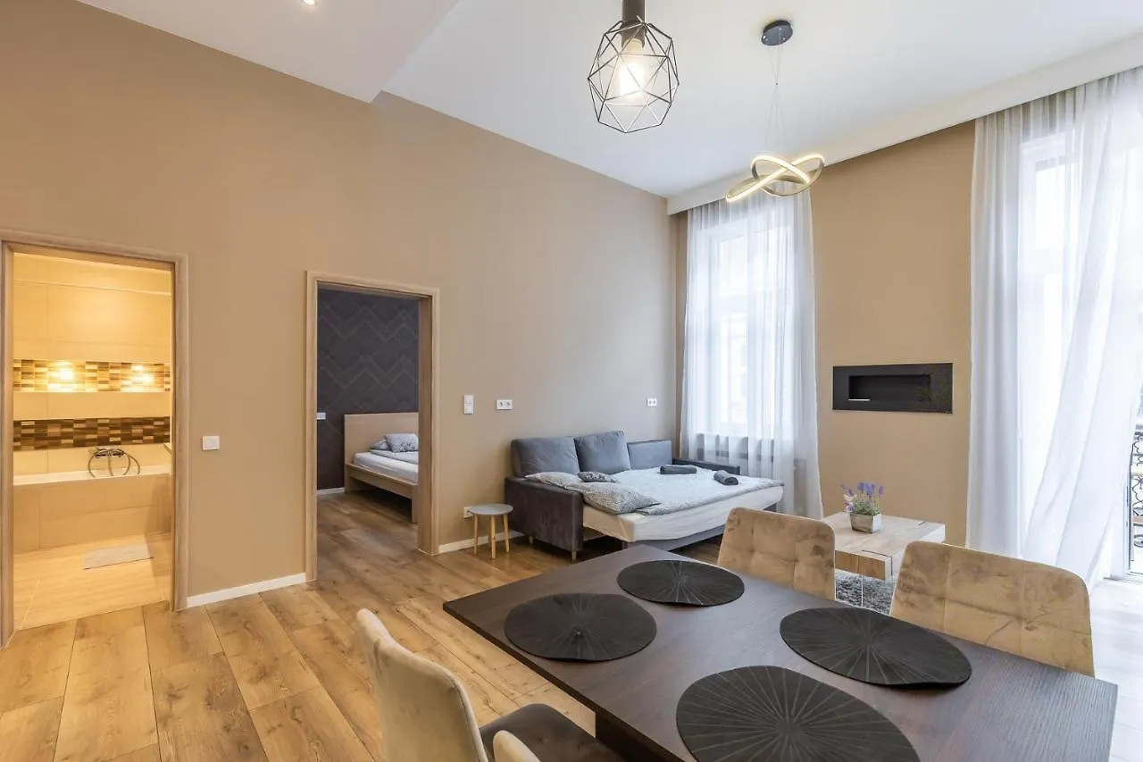 Apartment Csengery Deluxe Home With Balcony Budapest